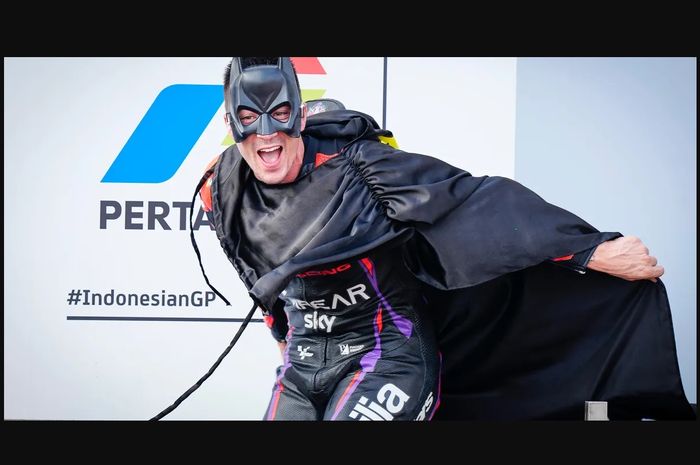 Maverick Vinales melakukan selebrasi Batman di MotoGP Indonesia 2023