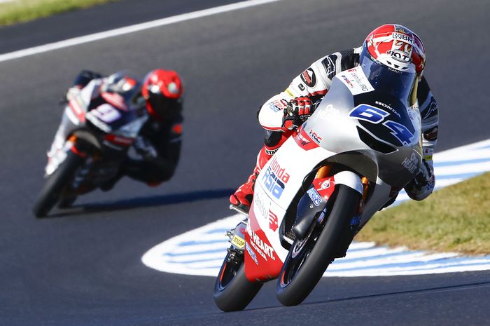 Mario Aji crash saat berada di P6, Deniz Oncu memenangkan Moto3 Australia 2023 setelah menekuk Ayumu Sasaki di lap terakhir.