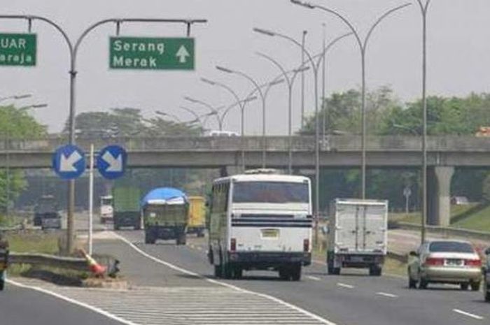 Ilustrasi: Komplotan bandit jalanan pencuri rambu lalu lintas tertangkap di Tangerang-Merak, segini keuntungan pelaku.