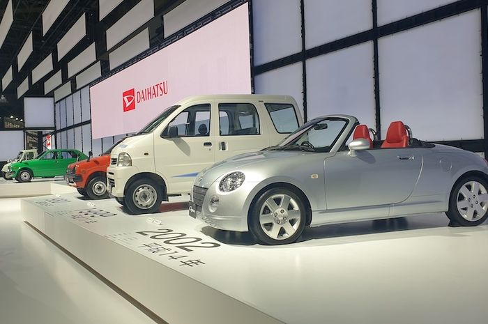 Deretan mobil produksi Daihatsu Jepang sejak 1931 pada gelaran Japan Mobility Show 2023 