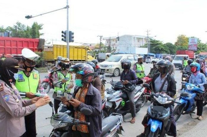 Ilustrasi: Pengendara yang tidak punya SIM di Kota Pahlwan Surabaya bisa kena tilang polisi dan tidak mendapat santunan kecelakaan Jasa Raharja.JPG