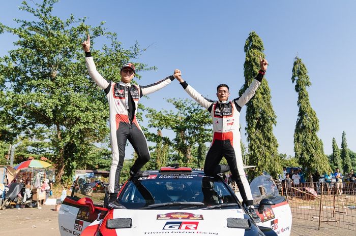Pereli Tim Gazoo Racing Indonesia, Ryan Nirwan dan Adi Indiarto hattrick podium pertama di seri ke4-6 Kejurnas Sprint Rally 2023 di Indramayu dan membuatnya keluar sebagai Juara Nasional Group M (AWD)