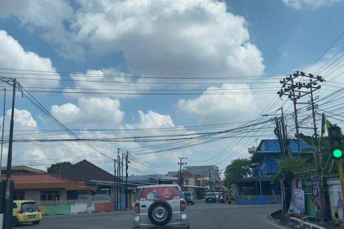 Traffic light jalan Theresia atau dikenal Simpang Lampu Merah dr Ase di kota Pangkalpinang