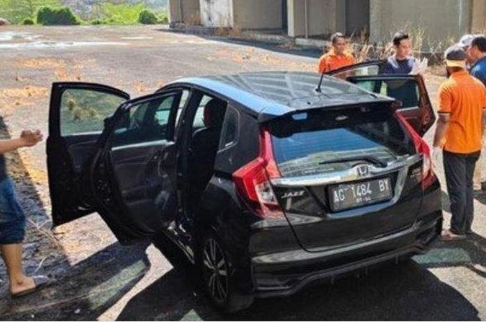Mahasiswi Unair ditemukan meninggal dalam kabin Honda Jazz, ini spesifikasi mobilnya.