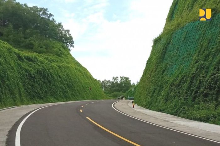 Kementerian PUPR rampungkan 2 ruas Jalan Pansela baru di Jawa Timur.