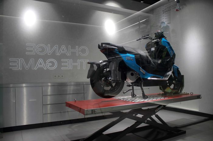 Posisi nomor mesin motor listrik Alva yang awalnya di dinamo akan dipindah ke swing arm