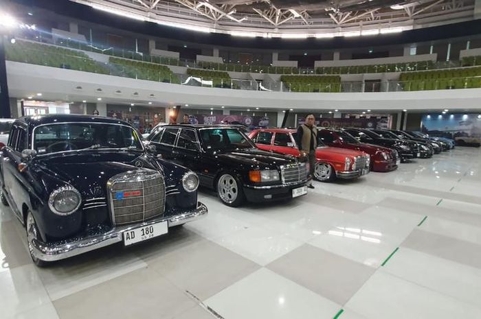 Gelaran Jambore Nasional XVIII mercedes-Benz Club Indonesia di kota Solo