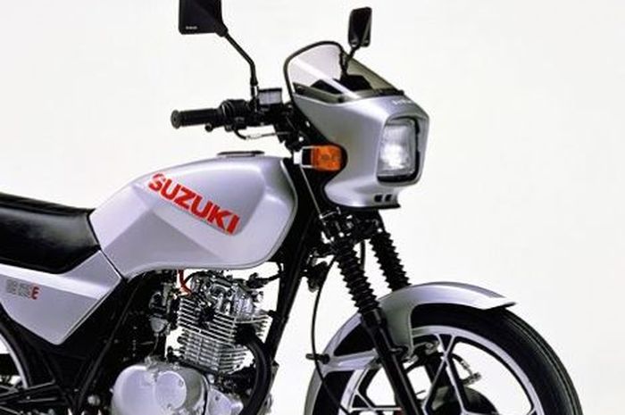 Penampakan motor sport jadul Suzuki Katana GS125E
