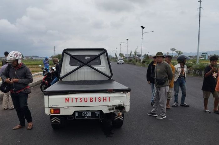 Mitsubishi Colt T120SS ditabrak pengendara Honda BeAT hingga tewas di jalan raya Purbaratu, Tasikmalaya