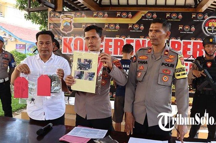 Konferensi Pers kasus pencurian Yamaha Jupiter Z milik petani yang dilakukan tetangga sendiri di Miri, Sragen, Jawa Tengah