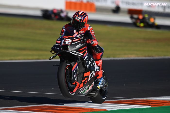 Maverick Vinales terkencang di practice MotoGP Valencia 2023, Pecco Bagnaia kena permainan Jorge Martin
