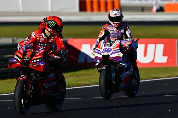 Marc Marquez disalahkan saat Pecco Bagnaia dibuntuti Jorge Martin di practice MotoGP Valencia 2023