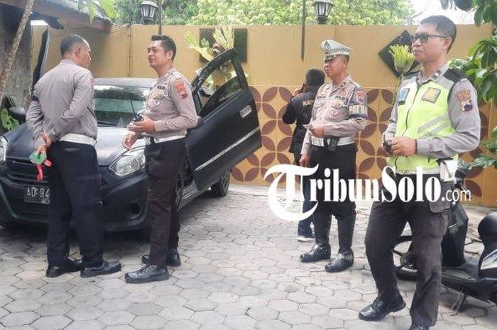 Daihatsu Ayla viral di Solo akhrnya dibekuk polisi. Ini alasan sopir bawa bayi di bagasi tanpa pintu belakang