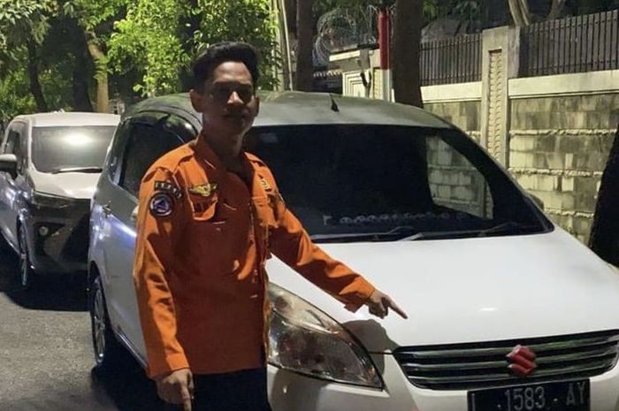 Suzuki Ertiga milik ASN Pemkot Surabaya yang dibobol maling modus pecah kaca di dekat kantor Wali Kota Surabaya