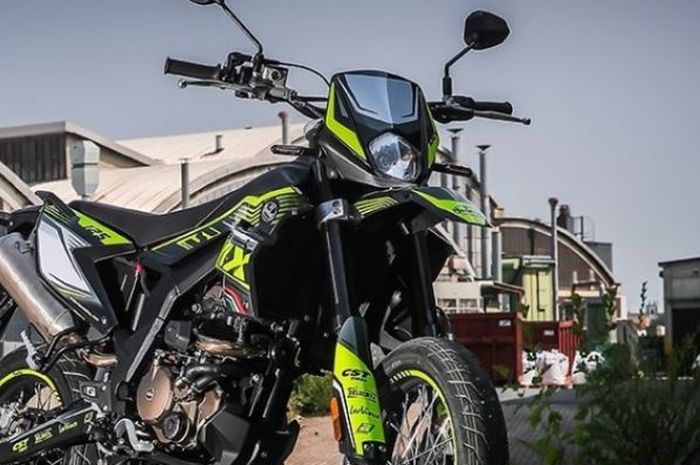 penampakan supermoto FB Mondial SMX 125 Motard, mesinnya kecil tapi bikin Kawasaki KLX150SM minder