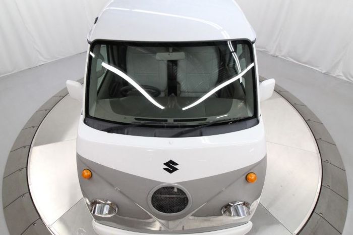 Penampakan saudara Suzuki Carry yang modifikasinya maksa jadi VW Kombi