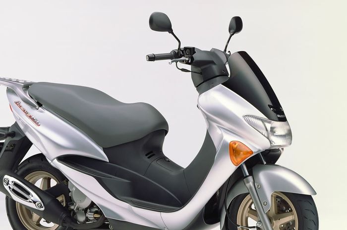 penampakan Suzuki Avenis yang tampilan dan performanya mirip Yamaha NMAX