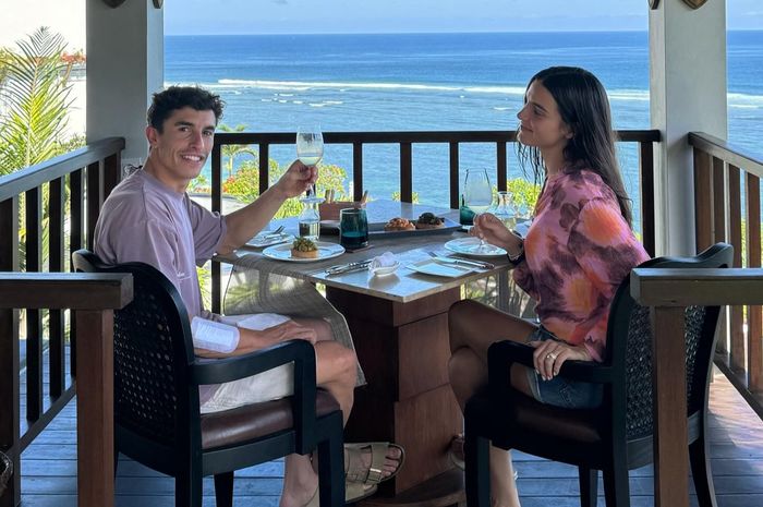 Marc Marquez liburan ke Bali bersama kekasihnya yaitu Gemma Pinto, sang adik Alex Marquez malah kasih komentar kocak.