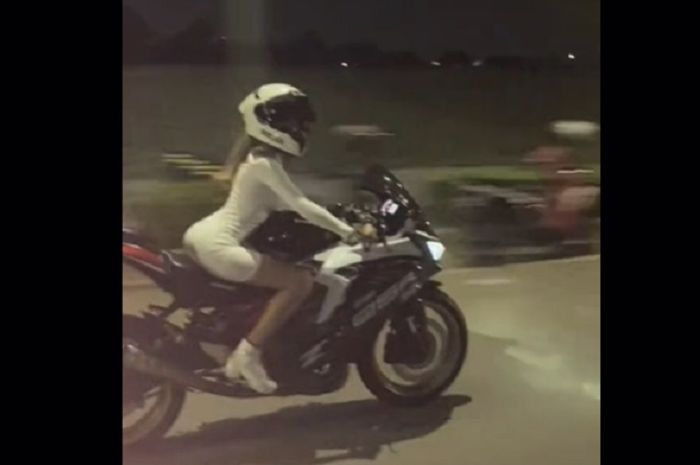 Tiktoker viral yang bakar ijazah pacarnya doyan tunggangi motor sport