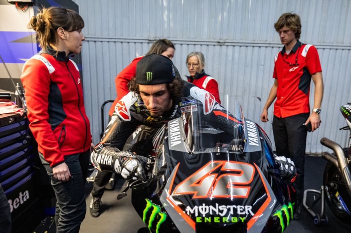 Cerita unik Alex Rins tanda tangan kontrak Yamaha, lokasinya tidak biasa
