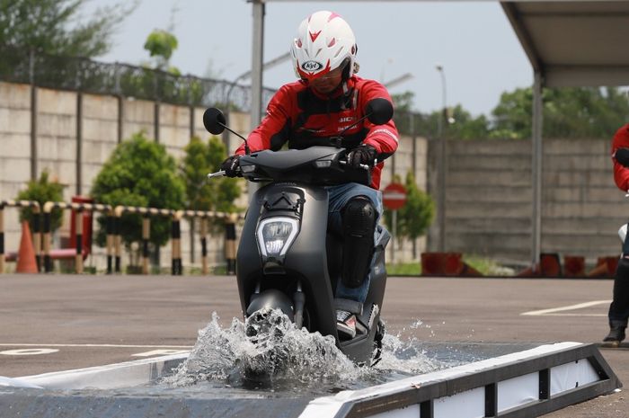 Honda EM1 e: lebih tahan air berkat hal ini 