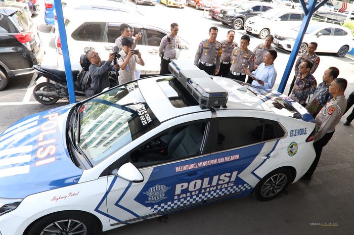 Dirlantas Polda Sulsel bersama para anggotanya saat Operasi Lilin 2023