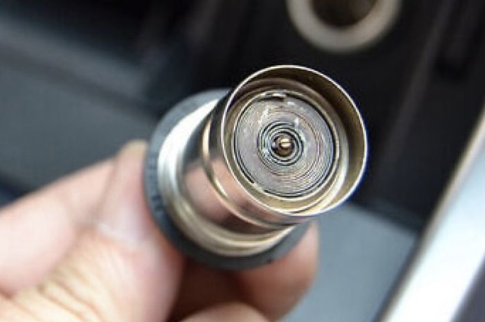 Car lighter bisa mati karena dua hal seperti terminal soket dan sekring.