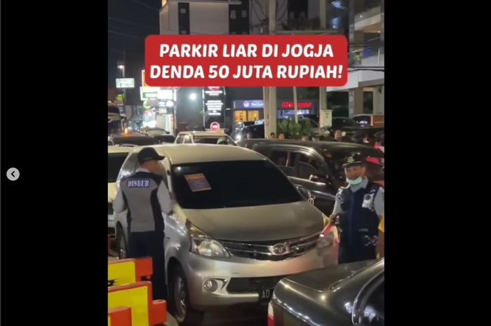 Dishub Kota Jogja tertibkan mobil yang parkir liar