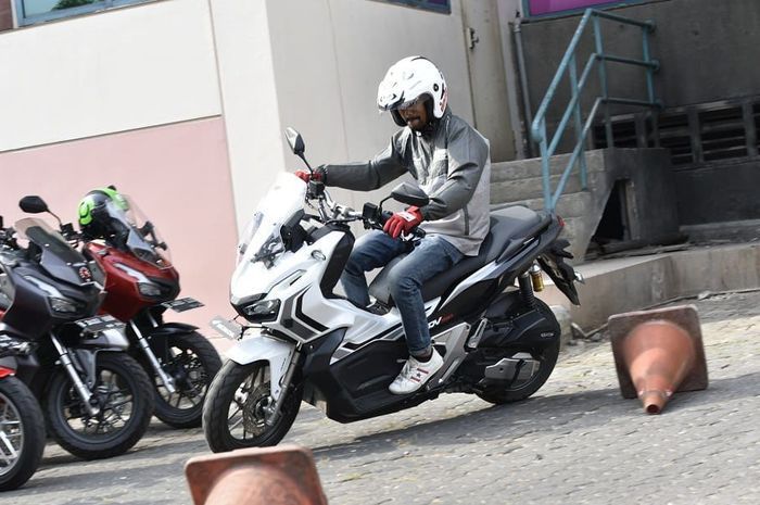 Ini penyebabnya motor bekas oleng saat belok