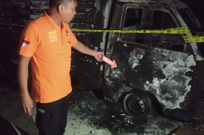 Suzuki Carry Boks terbakar habis di tol Medan-Tebing Tinggi tanpa ada pemilik di lokasi