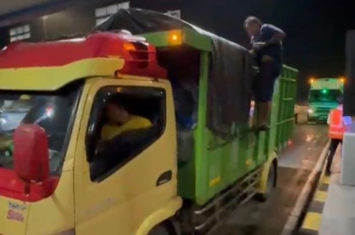 Truk pengangkut 226 anjing diamankan di gerbang tol Kalikangkung, Semarang