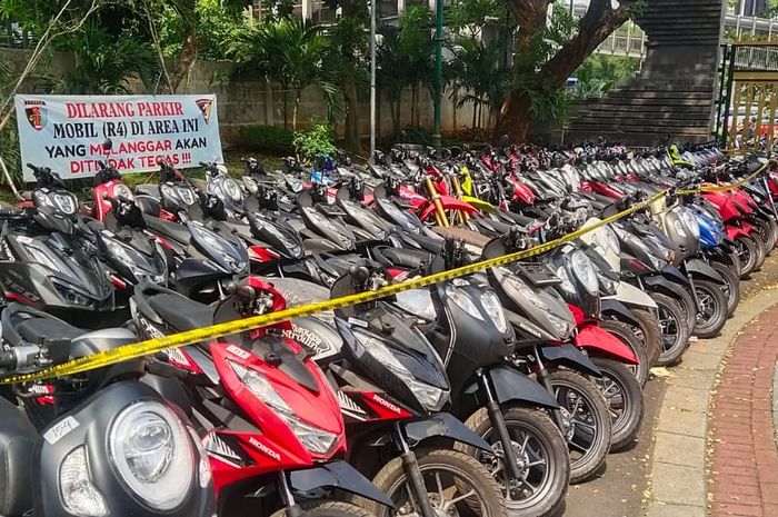 Ratusan motor hasil kejahatan yang berhasil diunggkap oleh TNI dan Polda Metro Jaya