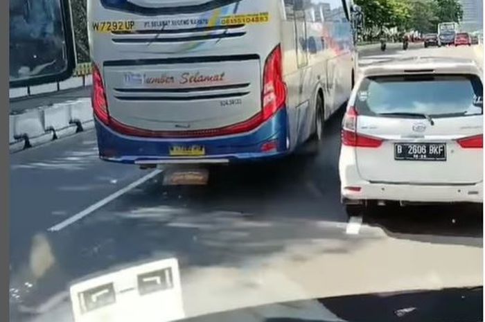 Bus PO Sumber Group melenggang di jalanan DKI Jakarta