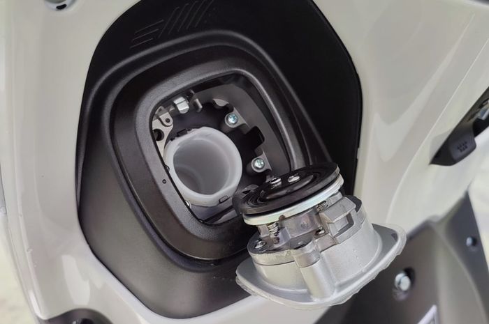 Ilustrasi tangki bensin motor matic