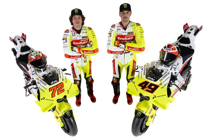 Marco Bezzecchi (kiri) dan Fabio Di Giannantonio (kanan) jadi ujung tombak Pertamina Enduro VR46 Racing Team untuk MotoGP 2024.