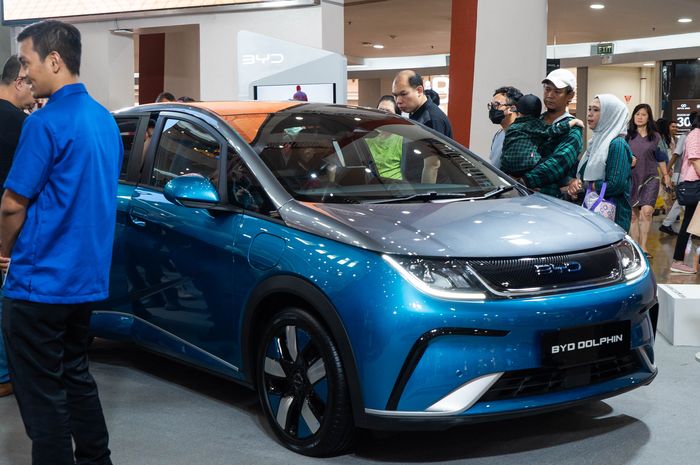 BYD Dolphin saat pameran di Mall Kelapa Gading Jakarta