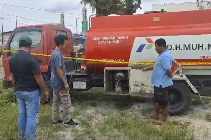 Sopir truk tangki minyak tanah di Buton Tengah disikat Satreskrim Polres Buton Tengah karena hobi kencingi di tempat sepi sejak 2020