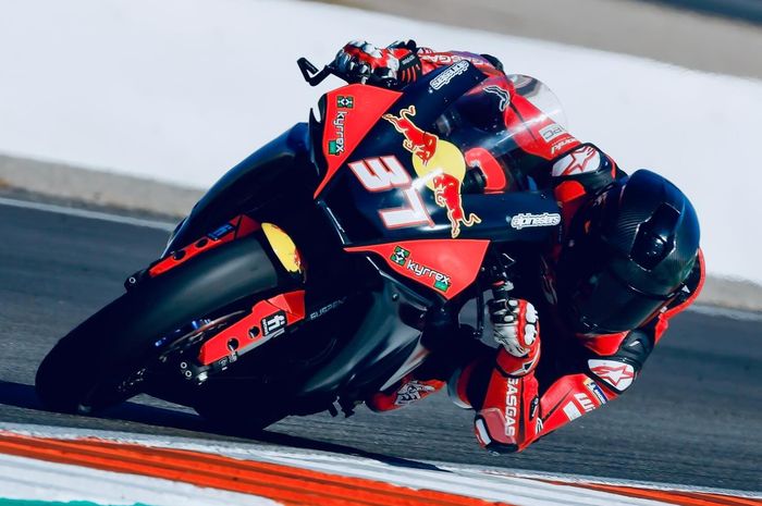 Pedro Acosta latihan motor pakai Yamaha YZF-R1