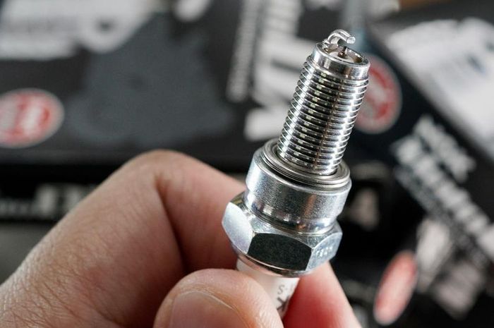 Ada beberapa ciri yang akan muncul jika busi motor akan mati