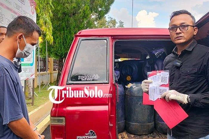 Satreskrim Polres Sragen amankan pemuda 29 tahun dengan barang bukti 660 liter Solar dan barcode MyPertamina milik Petani