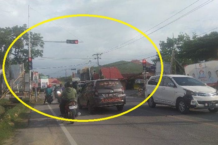 Penampakan satu-satunya traffic light di kabupaten Muna, Sulawesi Tenggara