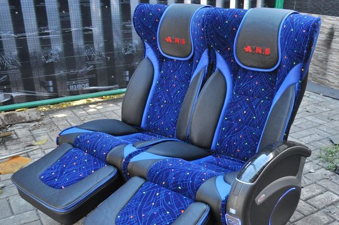Jok bus PO ANS yang berbahan sintetis dan kain
