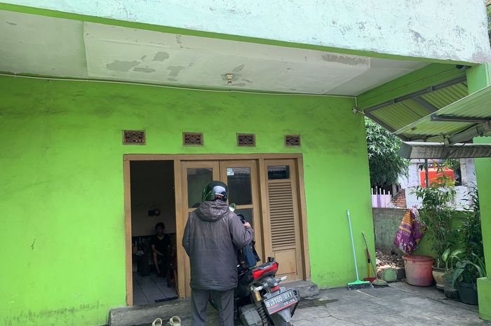 Rumah keluarga haji Sarkawi di Jl Warakas 7, Tanjung Priok, Jakarta Utara yang kehilangan 4 motor sekaligus dalam semalam