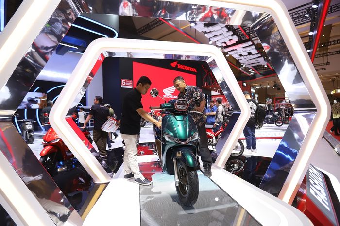 Honda Stylo 160 hadir di booth AHM IIMS 2024