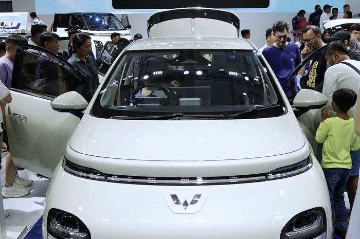 Wuling ajak perwakilan komunitas resmi kunjungi booth Cloud EV di IIMS 2024 