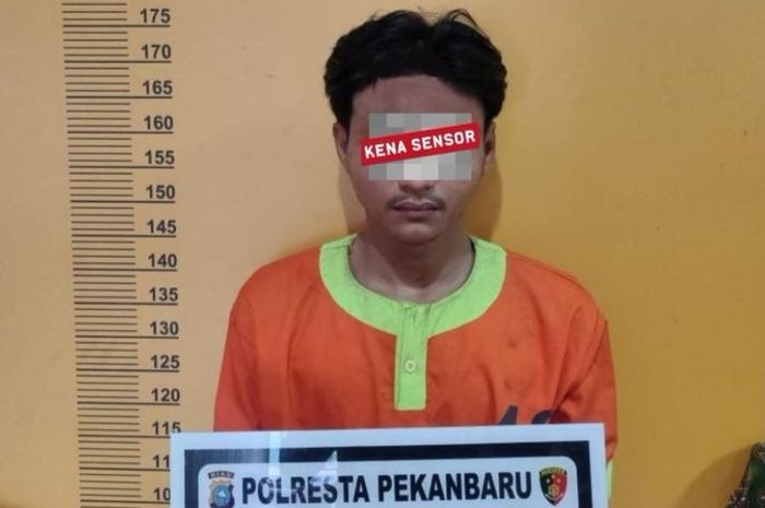 Qushaido Ibra (20), pemuda yang nekat membobol brankas SPBU di Jl SM Amin, kota Pekanbaru demi beli Kawasaki Ninja dibekuk Polisi