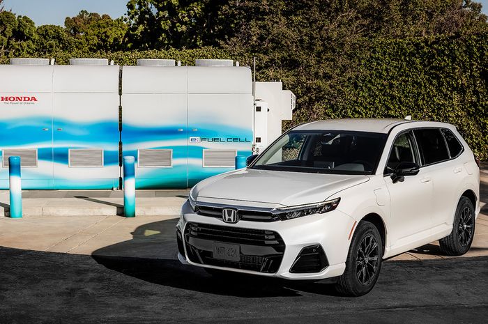 Honda CR-V e:FCEV menjadi CR-V pertama yang memakai teknologi hidrogen terbaru Honda.