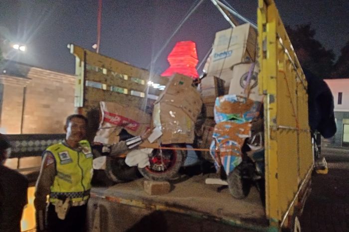 Polisi amankan Truk yang membawa motor tanpa surat-surat