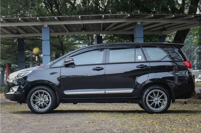 ILUSTRASI Toyota Kijang Innova Reborn