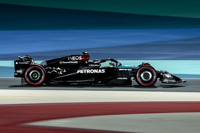Lewis Hamilton menguasai hari pertama F1 Bahrain 2024
